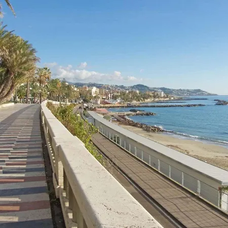 Casa Samaky, Pieno Centro, Wifi Gratuito Self Check-In * San Remo